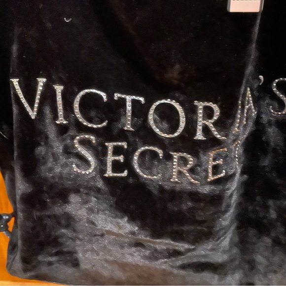 🆕 Victoria’s Secret velvet bag - Picture 3 of 5